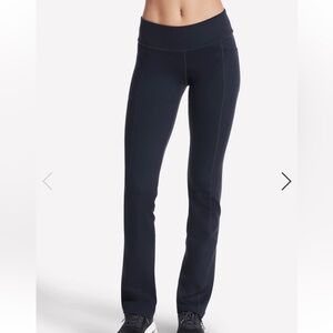 Skechers Black Leggings with Streamlined Design and Stretch Fabric
